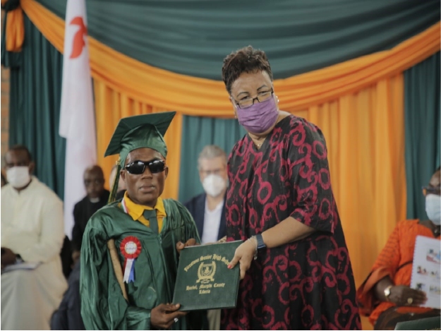 Jeanine Milly Cooper, Minister of Agriculture presents certificate 